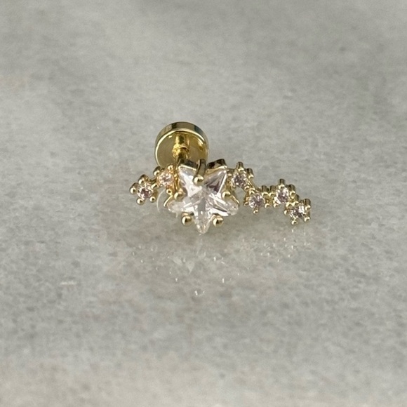 Gold Star Burst Arch Crystal Cartilage Earring - Picture 2 of 5